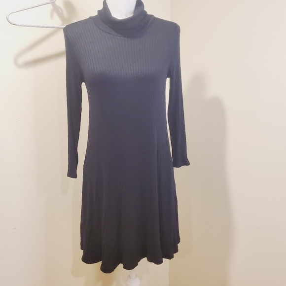 Soft and Sexy by American Eagle Outfitter turtleneck black long sleeve Dr… - Picture 2 of 10